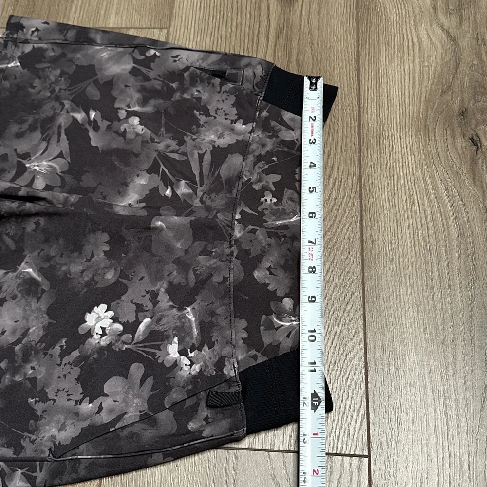 Athleta 4” brooklyn